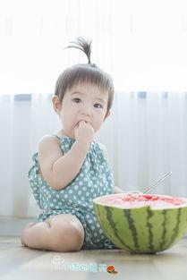 小雨回家吃瓜,揭秘家庭瓜田里的温馨故事