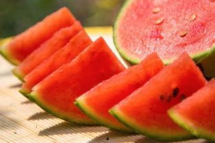 小伙吃瓜后续详情,真相大白，网友热议不断